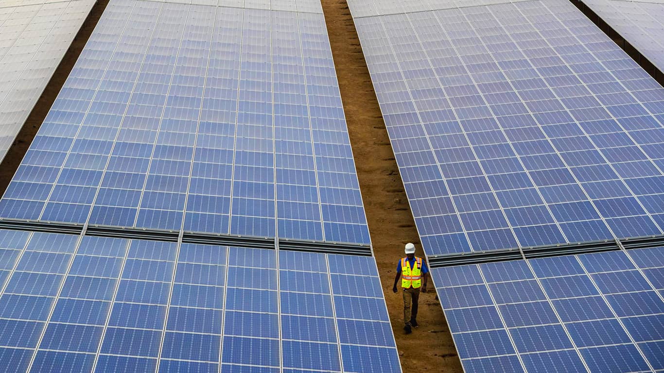 Abu Dhabi’s solar power plant project, the biggest in the world ...